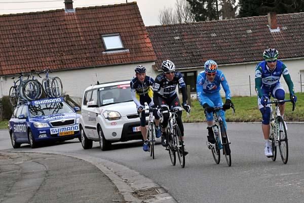 Fabrice Jeandesboz (Saur-Sojasun),Steve Chainel (BBox Bouygues Telecom) and two other break riders.