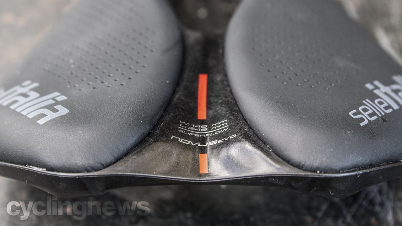 Selle Italia Novus Boost Evo Kit Carbonio Superflow saddle