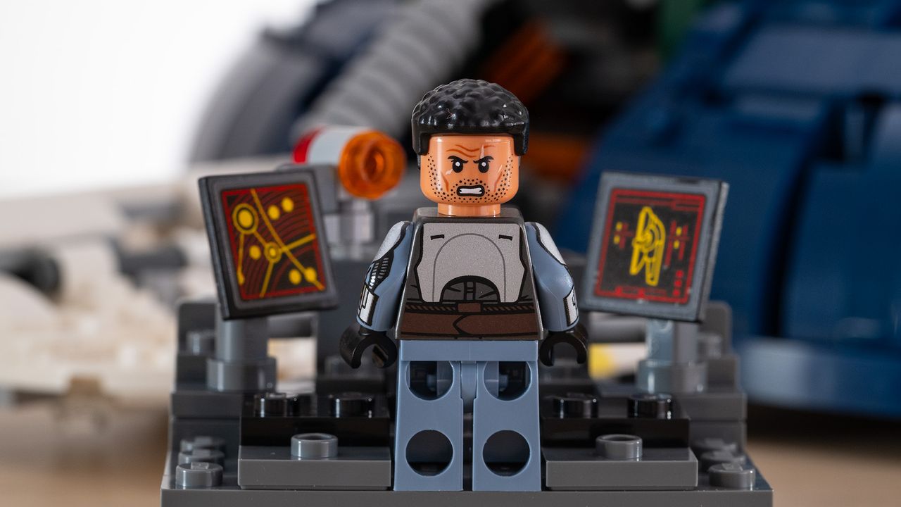 Lego Star Wars UCS Jango Fett&rsquo;s Firespray-Class Starship (75409) Jango Fett Minifigure (back)