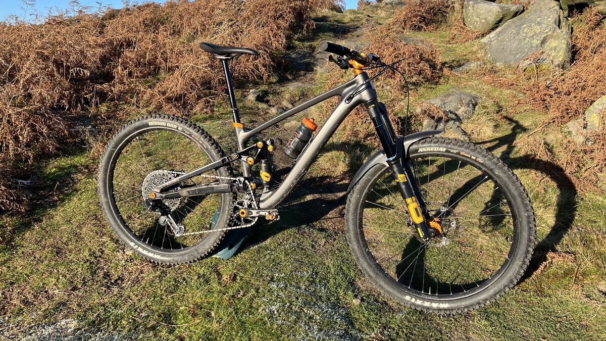 Hope HB.916 Enduro review a trail soothing high pivot enduro