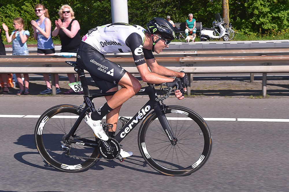 Johann Van Zyl's solo attack in the last 12km of the Giro's third stage put the sprint teams under pressure.