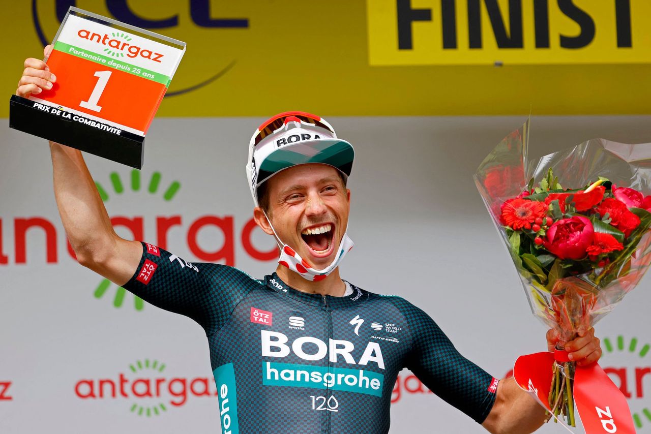 Ide Schelling take the red number as well as the polka dot jersey after stage one of the Tour de France 2021