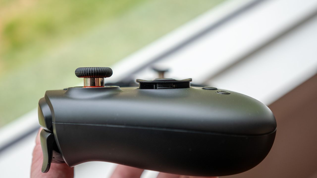A close look at the buttons, joysticks, and triggers on the Abxylute S9V