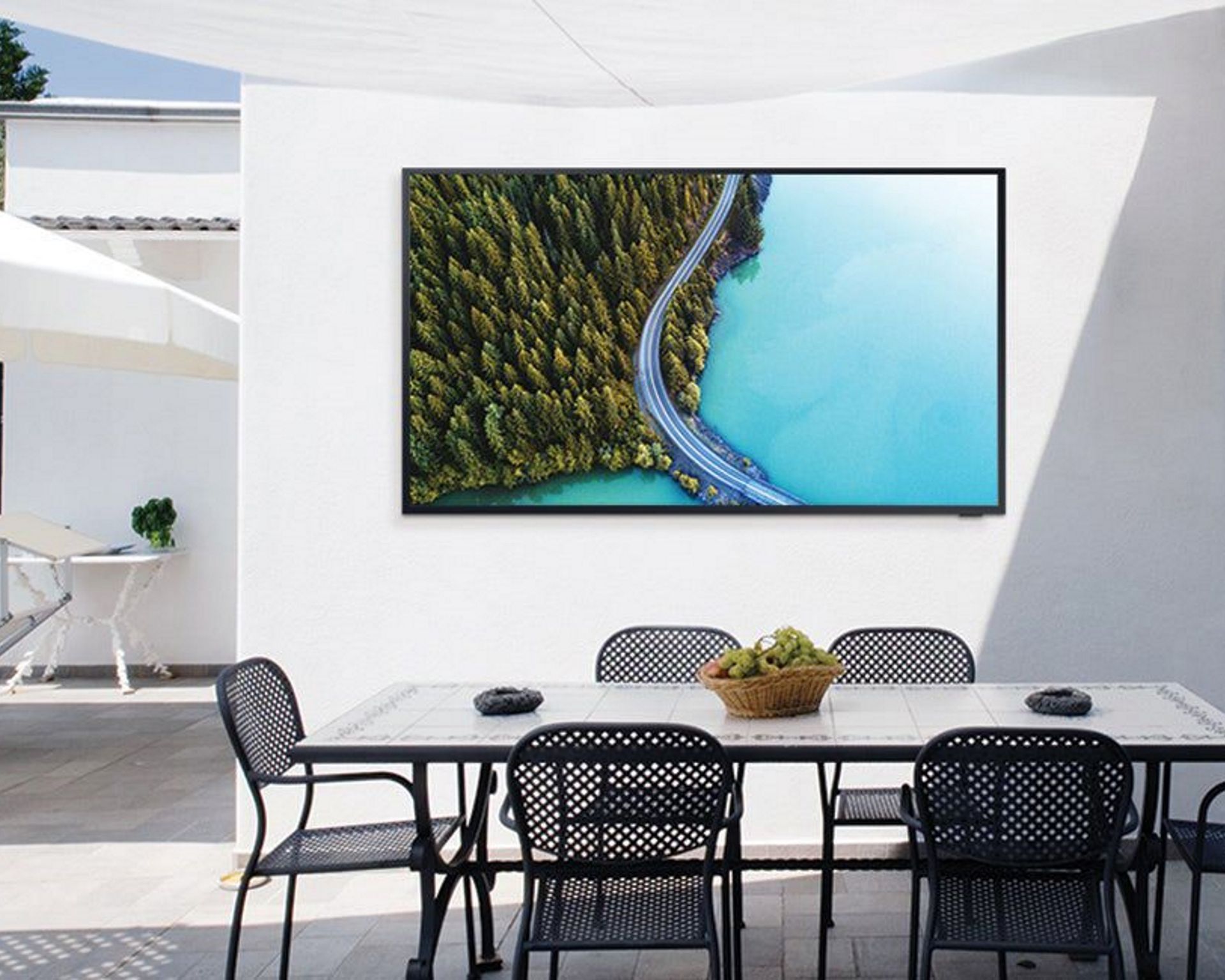 How to choose the best TV for a bright room Livingetc
