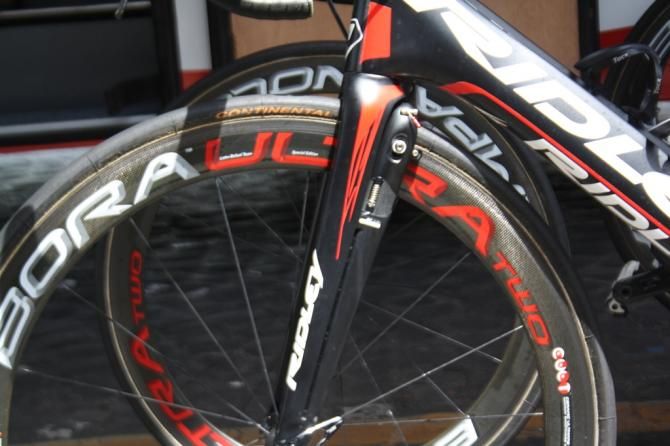 The Noah Fast&rsquo;s characteristic bayonet fork which integrates the braking system into the carbon for extra aero benefit