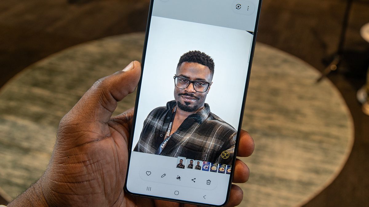 Taking a selfie with the Samsung Galaxy S26 Ultra