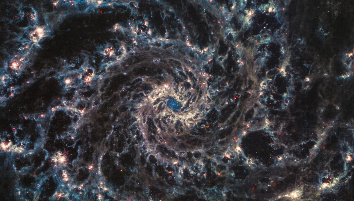 Úžasná „Fantómová galaxia“ JWST vyzerá ako červia diera