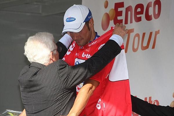 Tom Boonen gets the red jersey of best sprinter.