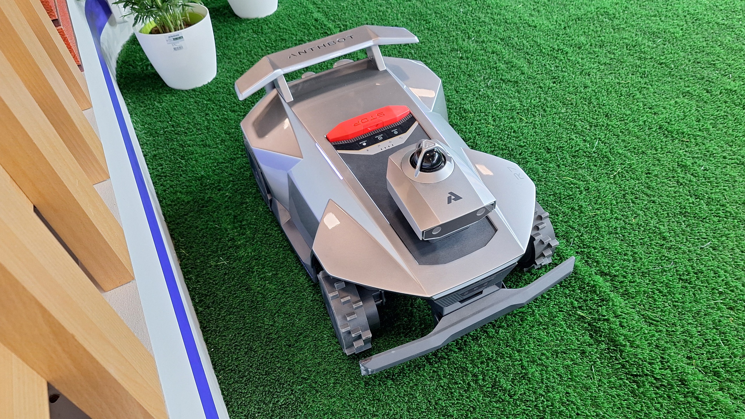 Anthbot R7 Series lawnbot