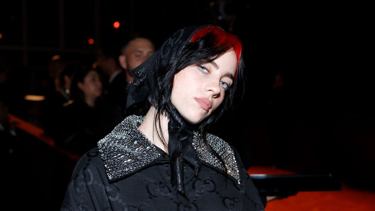 Billie Eilish Turned Her Gucci Scarf Into the Chicest Hair Accessory ...