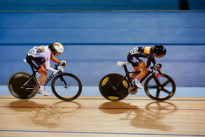 Laura Trott beats Marianne Vos