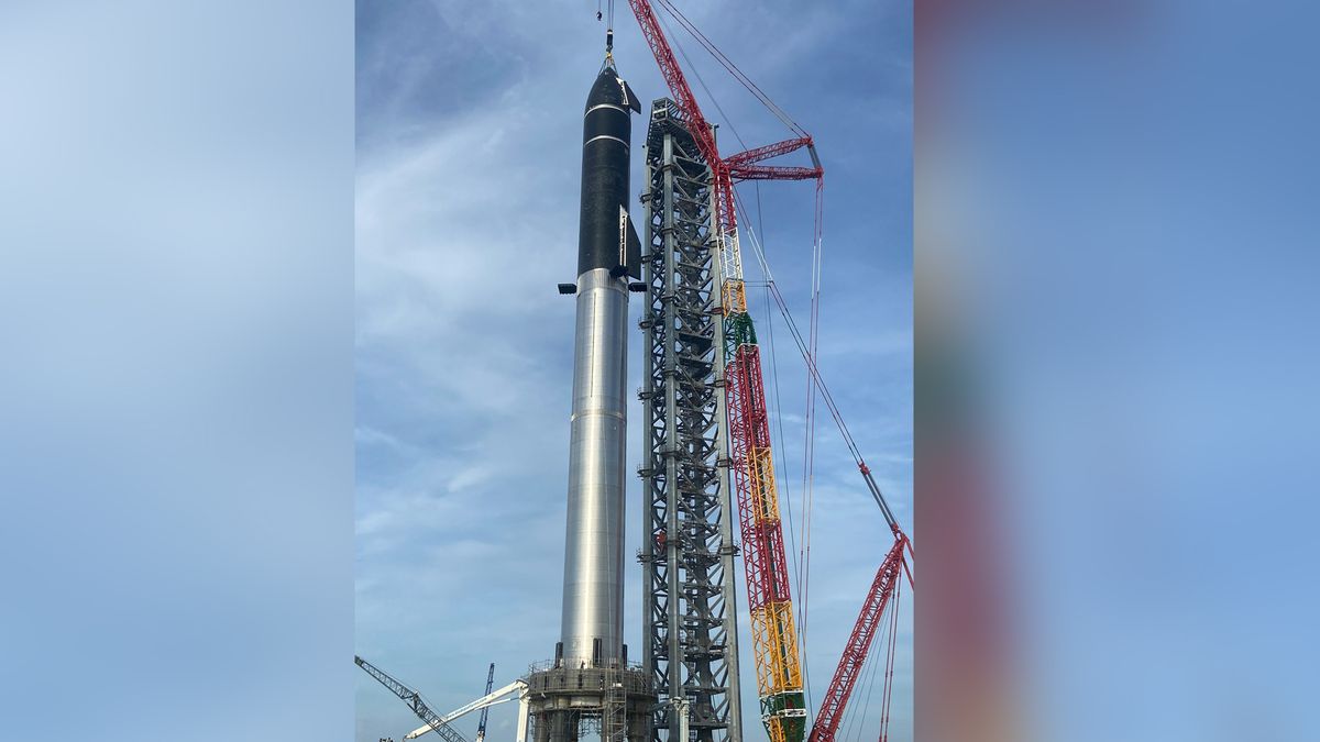 SpaceX's first orbital Starship SN20 is stacked atop its massive Super Heavy Booster 4 for the first time on Aug. 6, 2021 at the company's Starbase facility near Boca Chica Village in South Texas. They stood 395 feet tall, taller than NASA's Saturn V moon rocket.