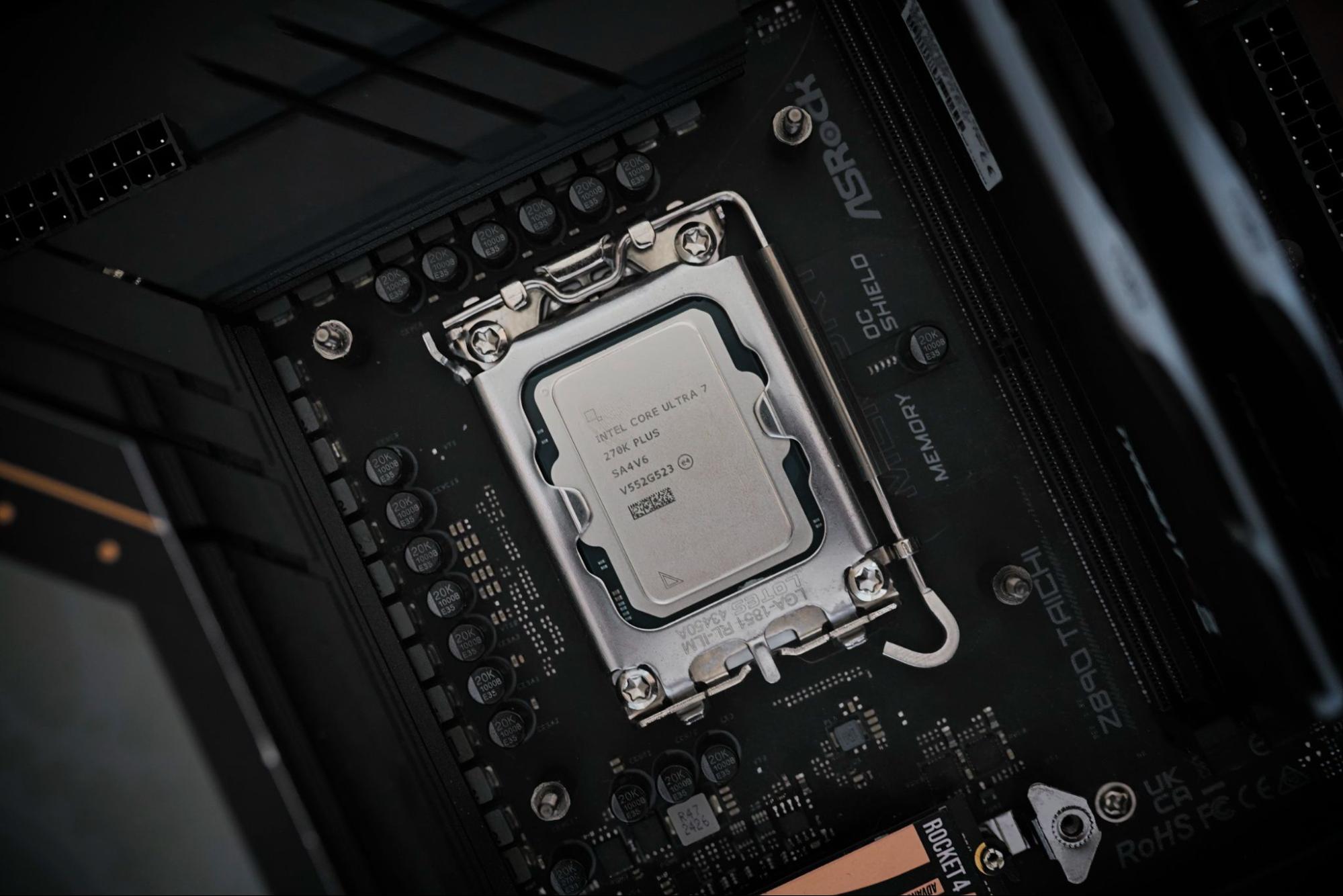 Intel Core Ultra 7 270K Plus