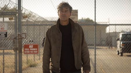 Kyle Chandler's Hal Jordan standing outside of a prison in Lanterns on HBO Max