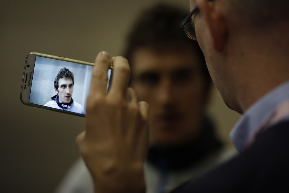 Geraint Thomas meets the media