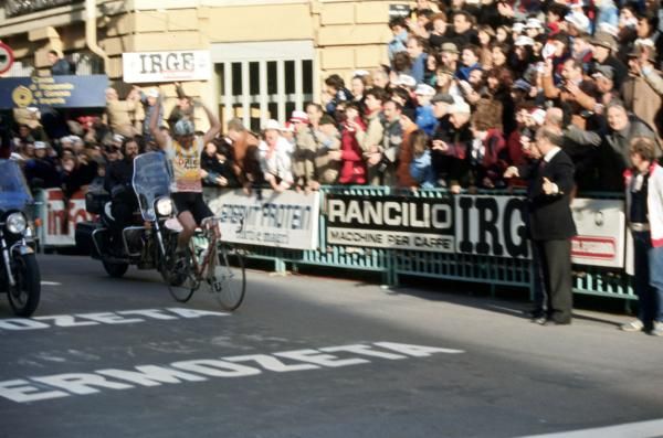 Hennie Kuiper wins alone in 1985
