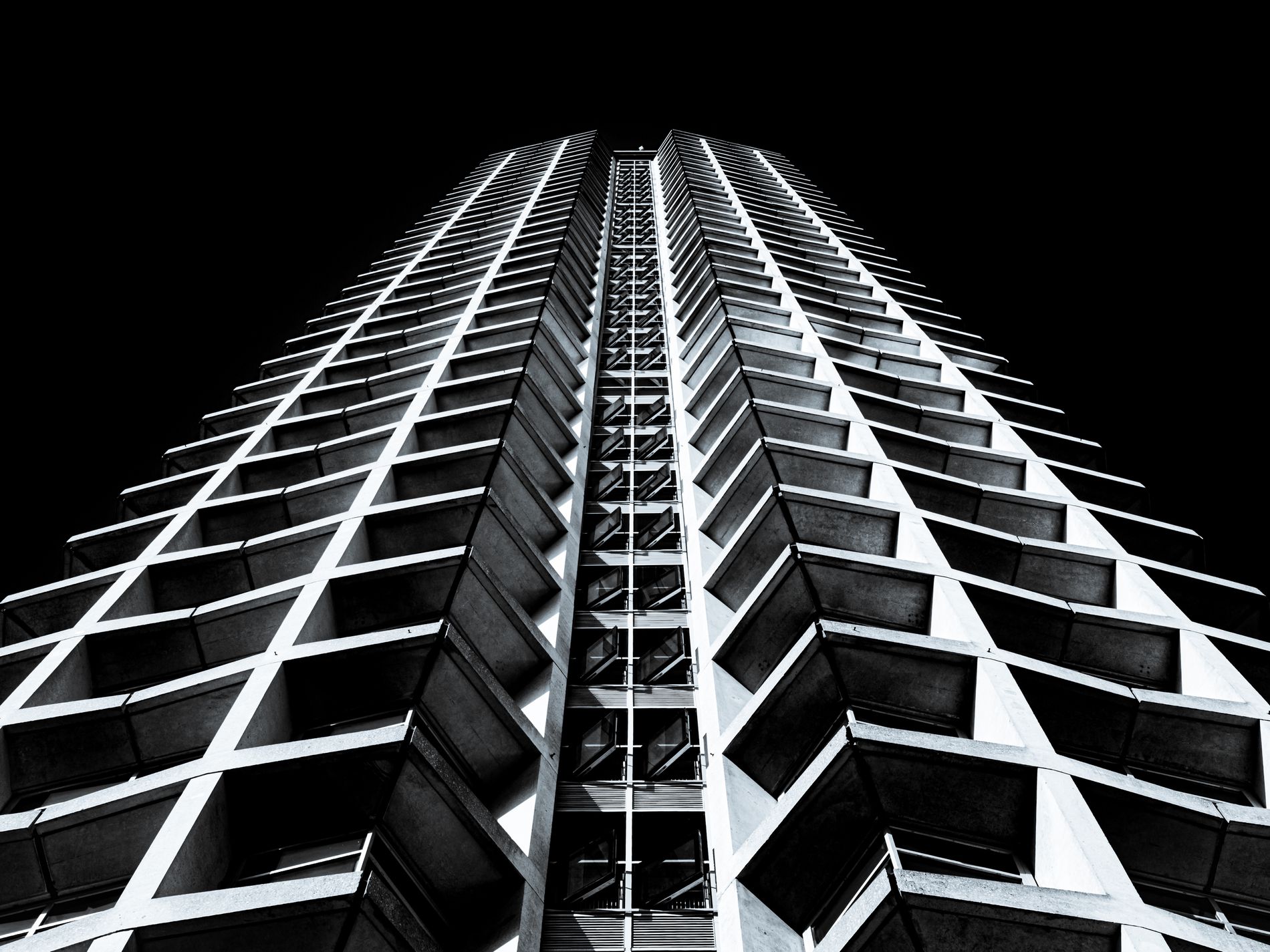 GuruShots - Powerful Black &amp;amp; White Jan 26