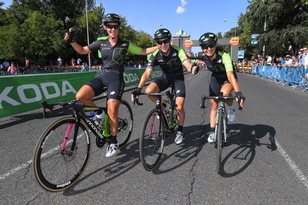 Marta Tagliaferro and Rosella Ratto celebrate with winner Giorgia Bronzini