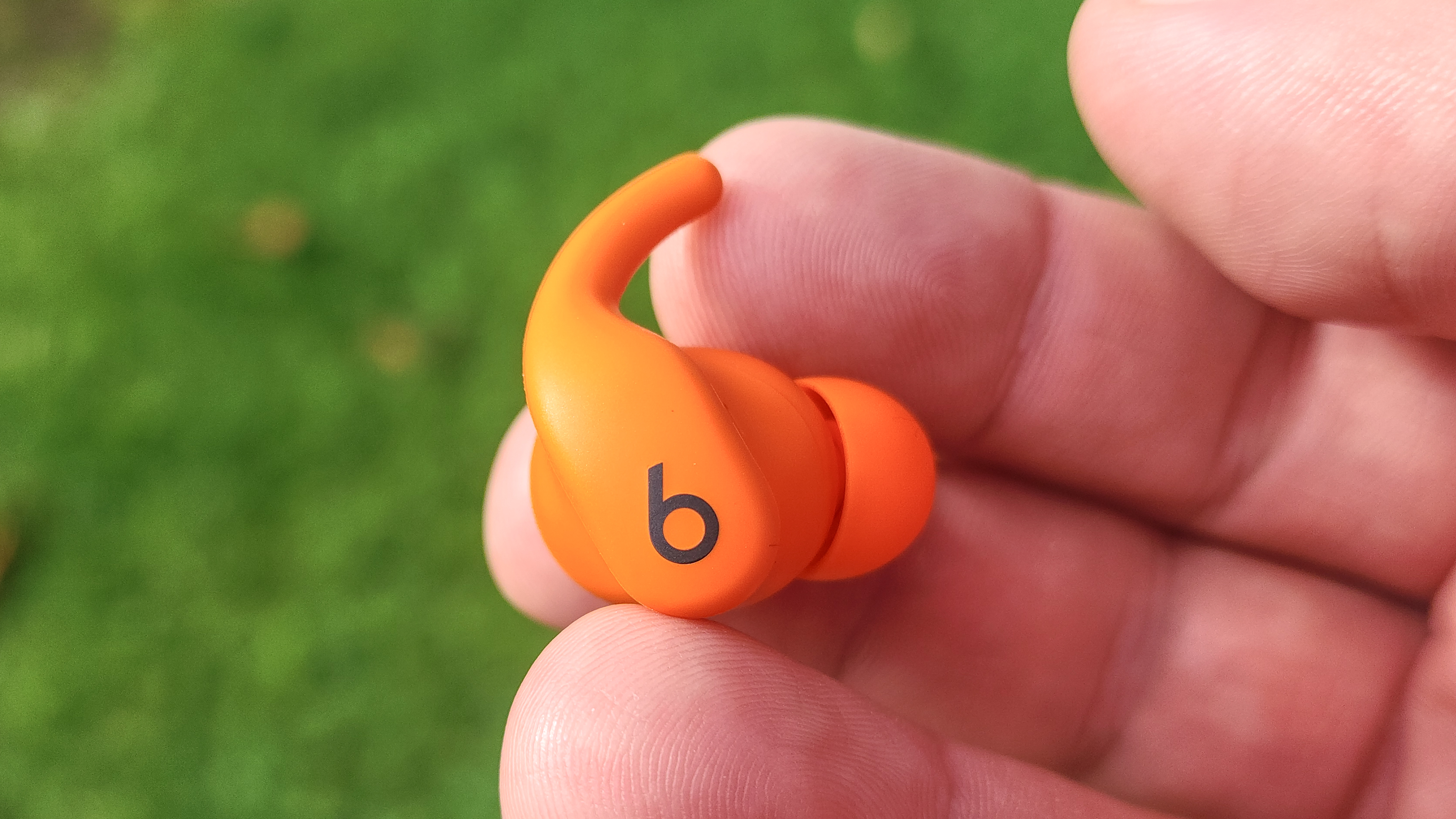 Beats Powersbeats Fit hands on