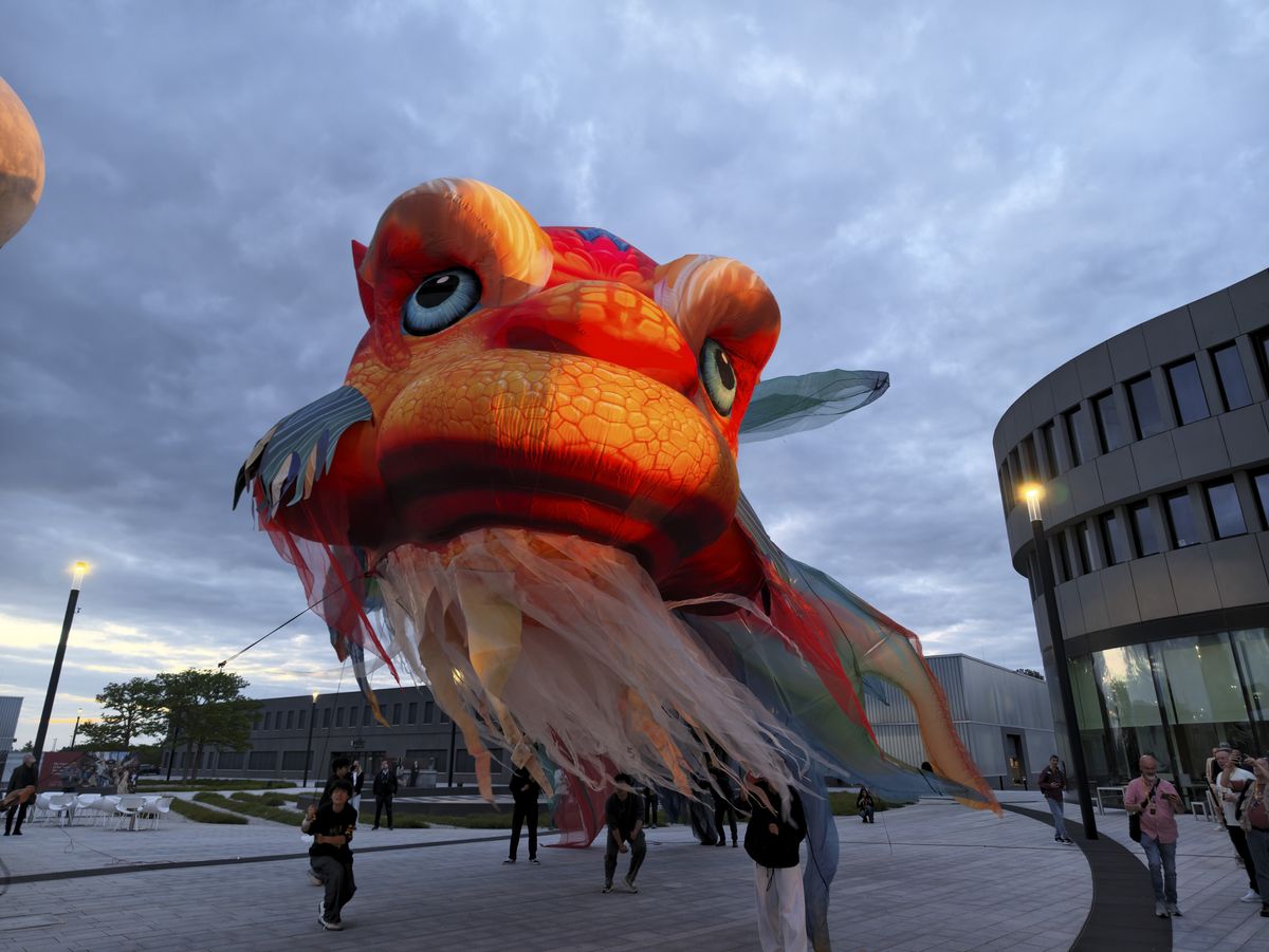 Insta360 Luna Ultra sample gallery: large inflated Chinese dragon in urban area at blue hour