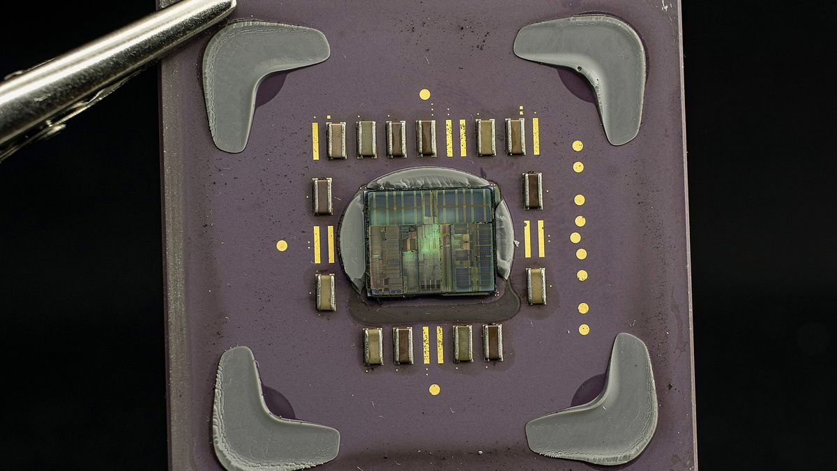 AMD’s K6-III ‘Sharptooth’ debuted this week in 1999 with on-die L2 cache to savage the Intel Pentium II — it also held the line against the Pentium III