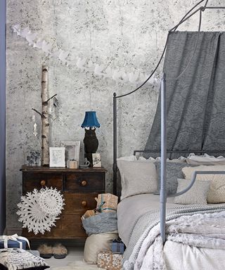 Christmas bedroom decor ideas with grey wallpaper and four poster bed