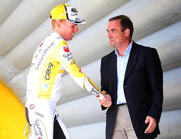 Bernard Hinault congratulates Ricc&ograve;, no doubt approving of the aggressive racing by the Italian.