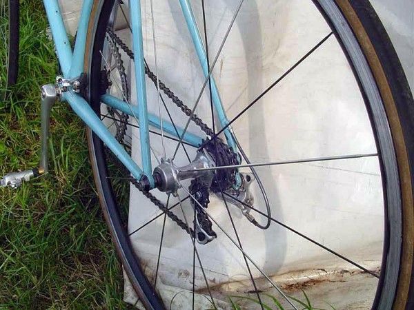 The rear derailleur cable approaches the derailleur from the top tube.