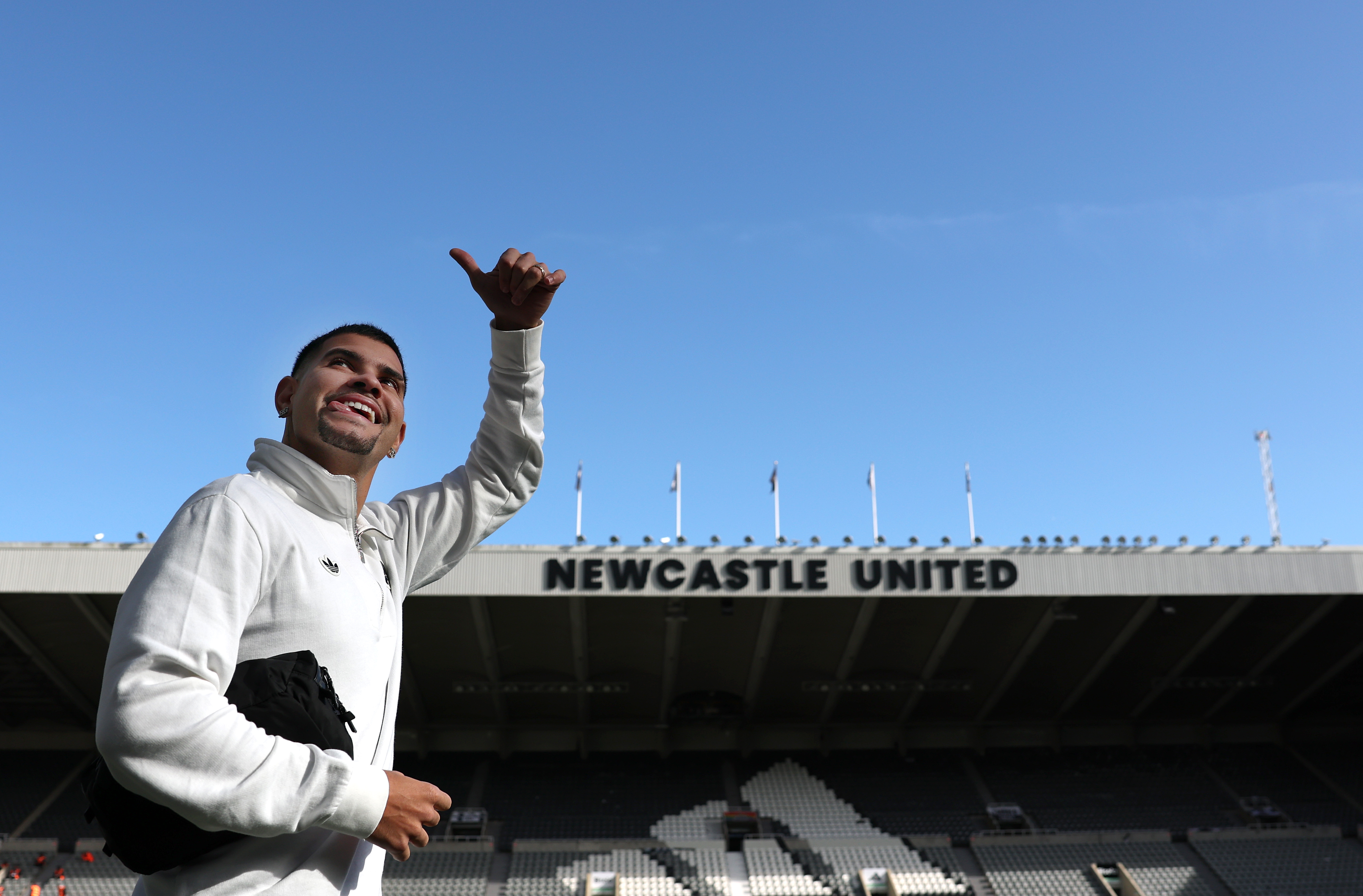 NEWCASTLE UPON TYNE, ENGLAND - OCTOBER 05: Bruno Guimaraes of Newcastle United gives a wave as he arrives at the ground prior to the Premier League match between Newcastle United and Nottingham Forest at St James&amp;amp;apos; Park on October 05, 2025 in Newcastle upon Tyne, England. (Photo by Stu Forster/Getty Images)