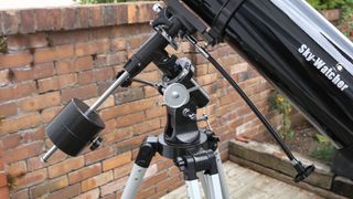 Sky-watcher explorer 130 equatorial mount close-up