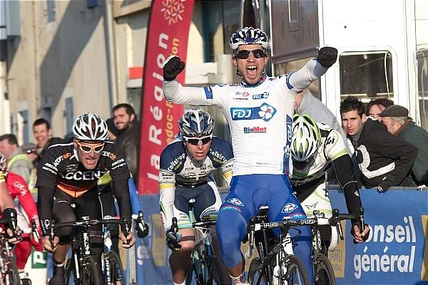 Nacer Bouhanni (FDJ-BigMat) wins stage 1