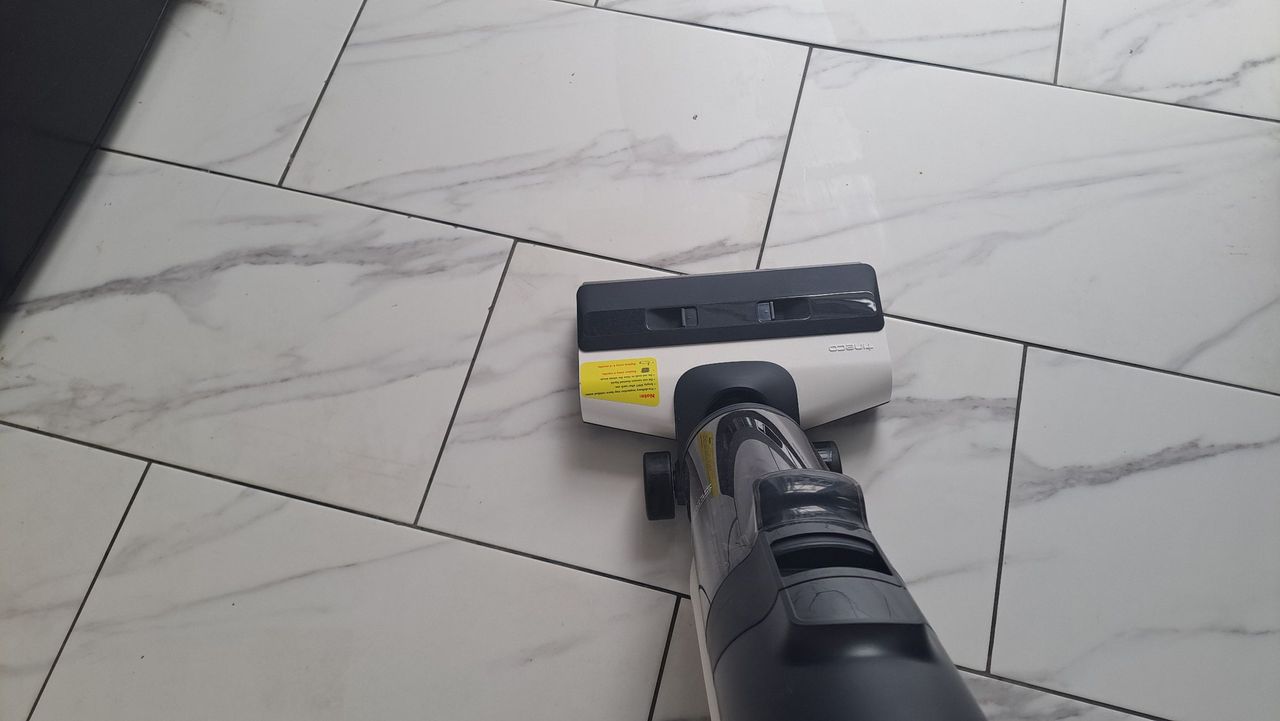 Tineco Floor One S5 Extreme Smart Cordless Wet-Dry Vacuum Cleaner o white tiles
