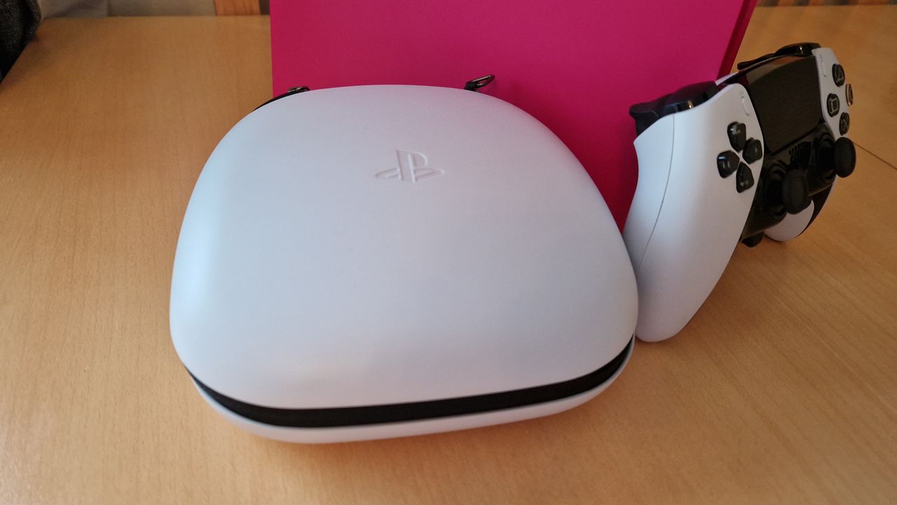 DualSense Edge review image showing the protective case