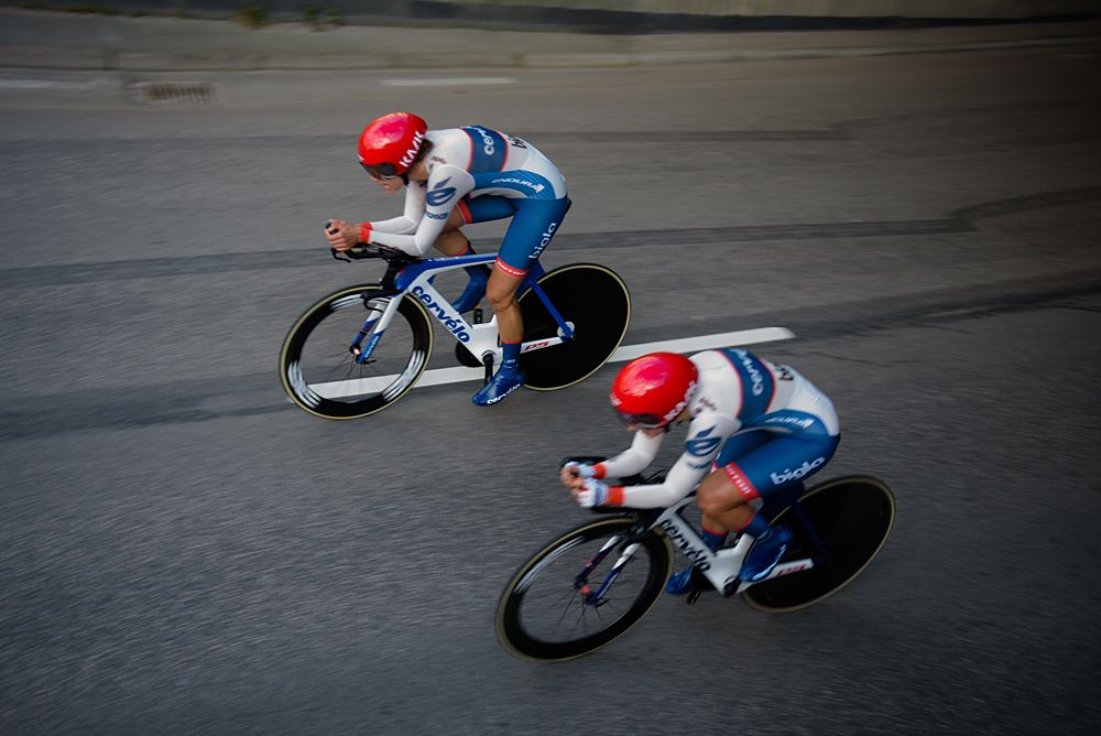 Jo&euml;lle Numainville takes the lead for Cerv&eacute;lo Bigla as they approach 500 metres to go at the 42,5 km team time trial of the UCI Women's World Tour's 2016 Crescent V&aring;rg&aring;rda Team Time Trial