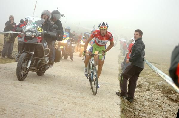 Nibali fighting hard on the Bola del Mundo
