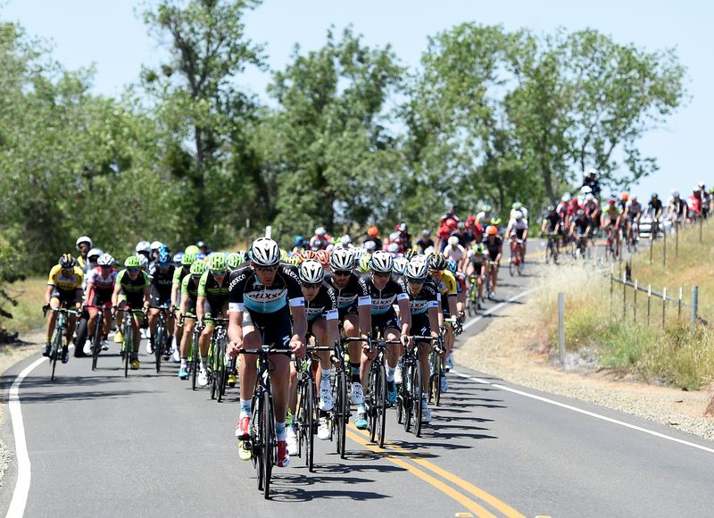 Stijn Vandenbergh leads the Etixx-Quick Step train