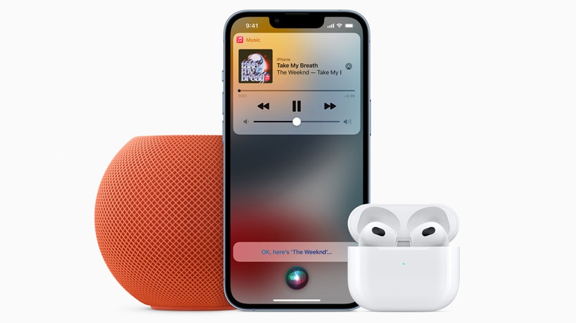 Gambar Apple Music sedang dikontrol dengan Siri