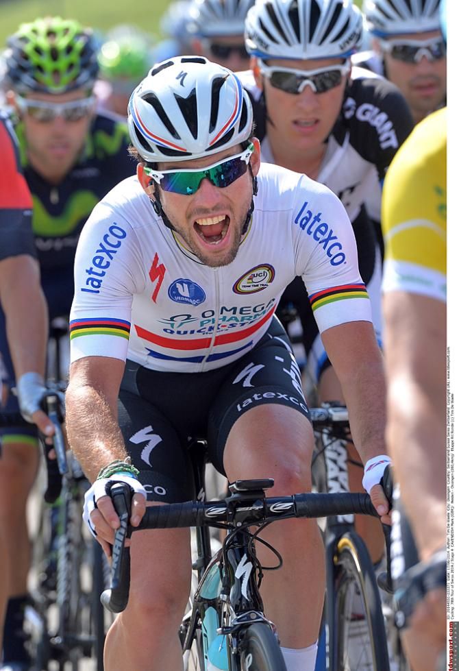 Mark Cavendish shouts orders to his lead-out train