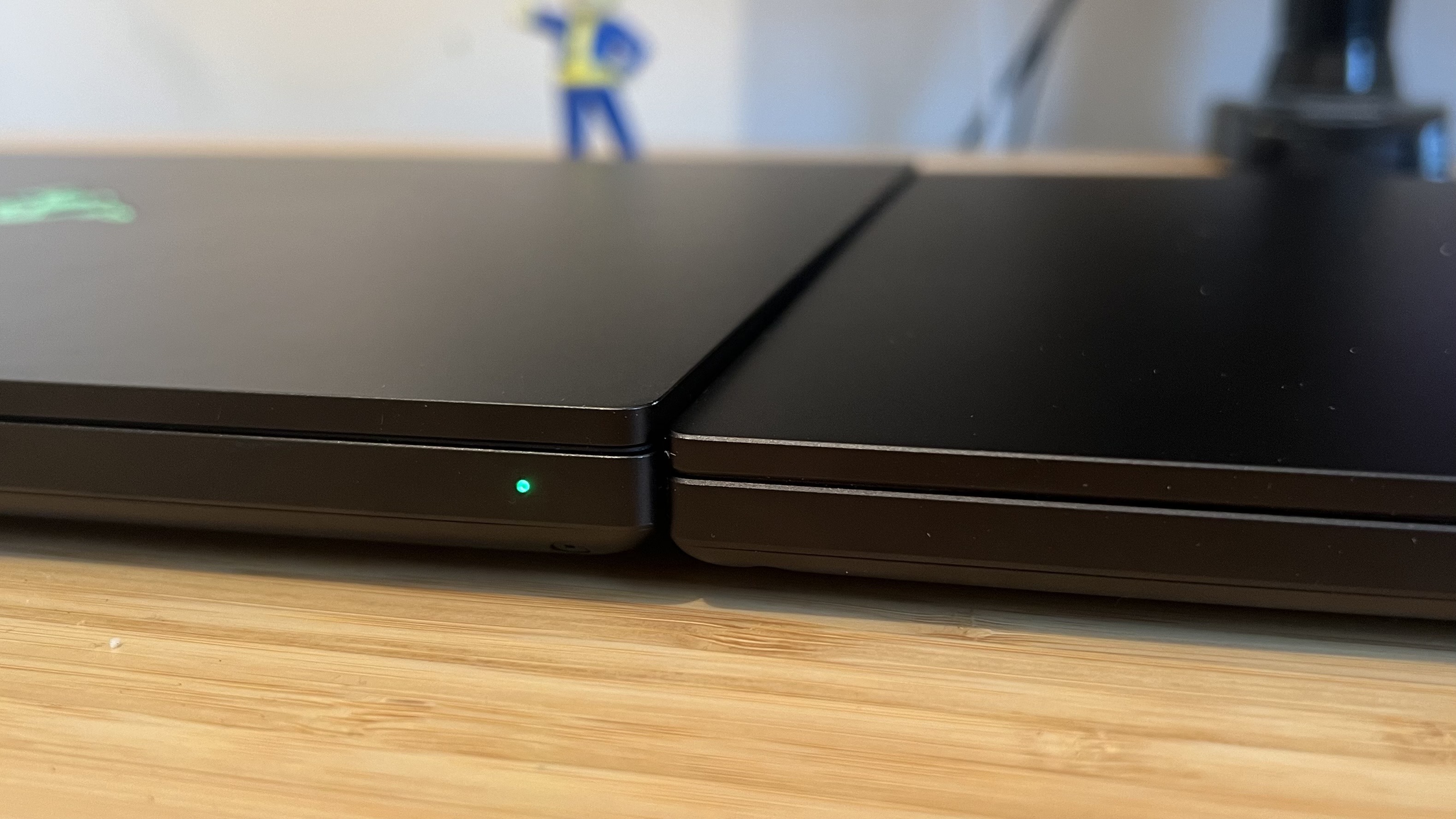 Side by side comparison of Razer Blade 2023 and Razer Blade 2025 chassis height