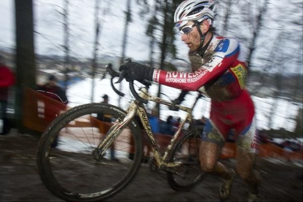 Martin Zlamalik (Sunweb-Revor) runs with his bike