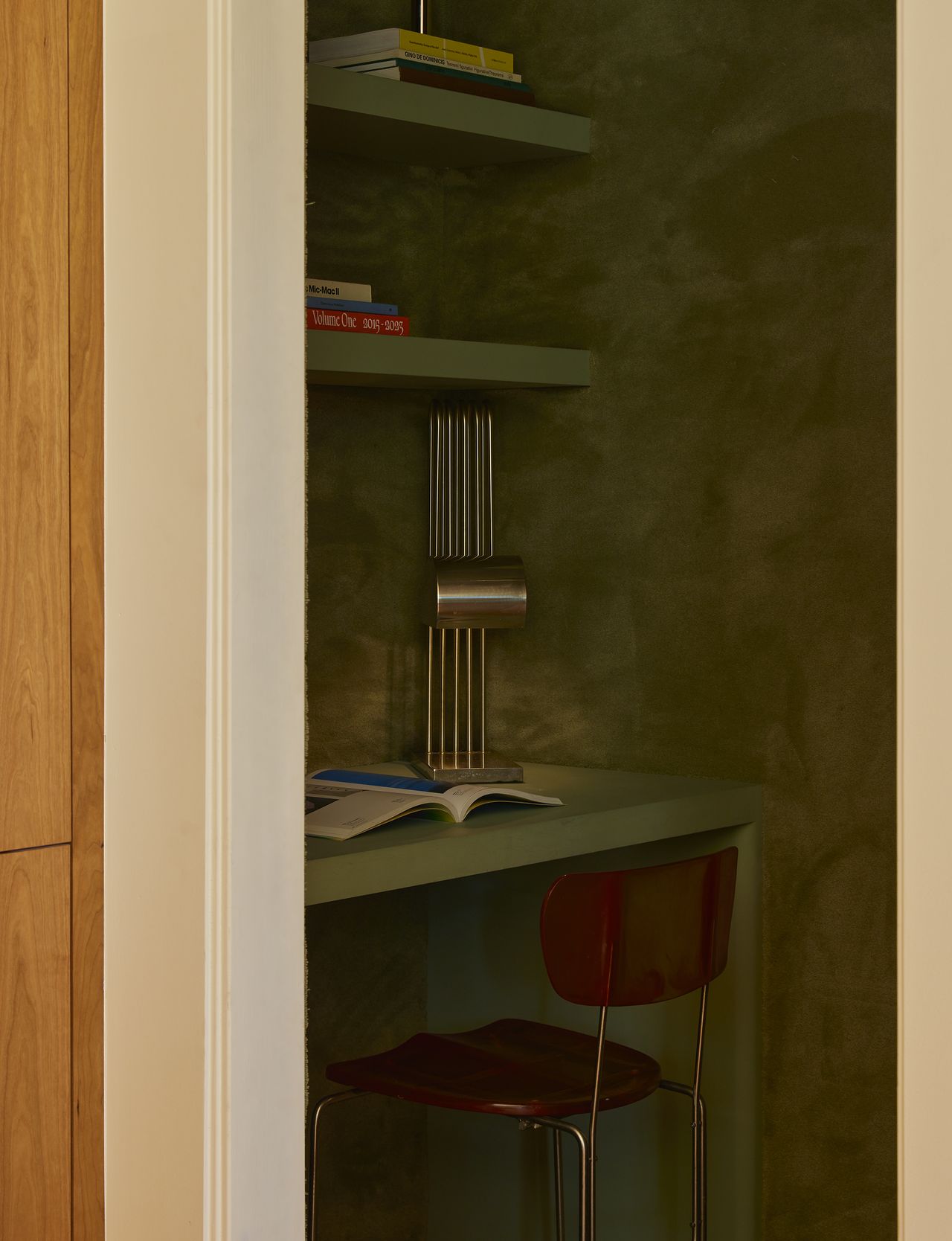 office furnished with cherry wood and terracotta tiles in Los Angeles