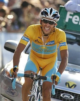 Alberto Contador (Astana) grimaces