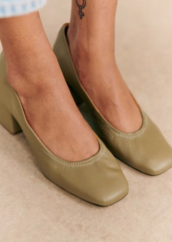 heeled ballet pumps