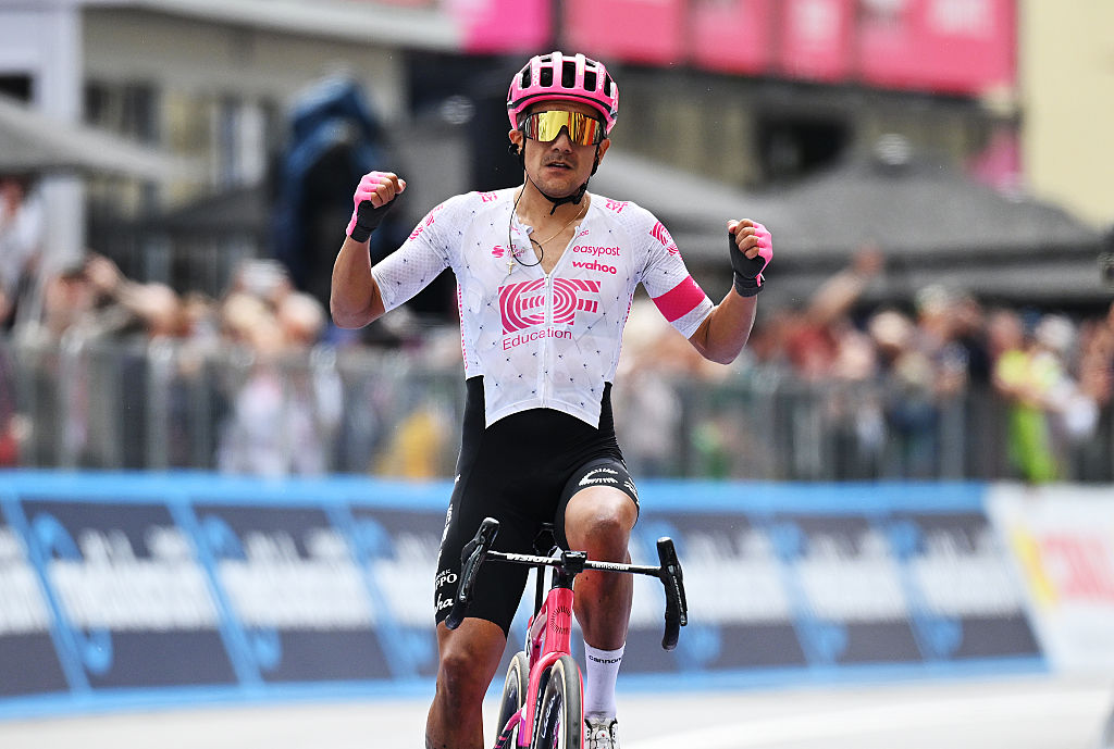 CASTELNOVO NE MONTI ITALY MAY 21 Richard Carapaz of Ecuador and Team EF Education EasyPost celebrates at finish line as stage winner during the 108th Giro dItalia 2025 Stage 11 a 186km stage from Viareggio to Castelnovo ne Monti 715m UCIWT on May 21 2025 in Castelnovo ne Monti Italy Photo by Dario BelingheriGetty Images