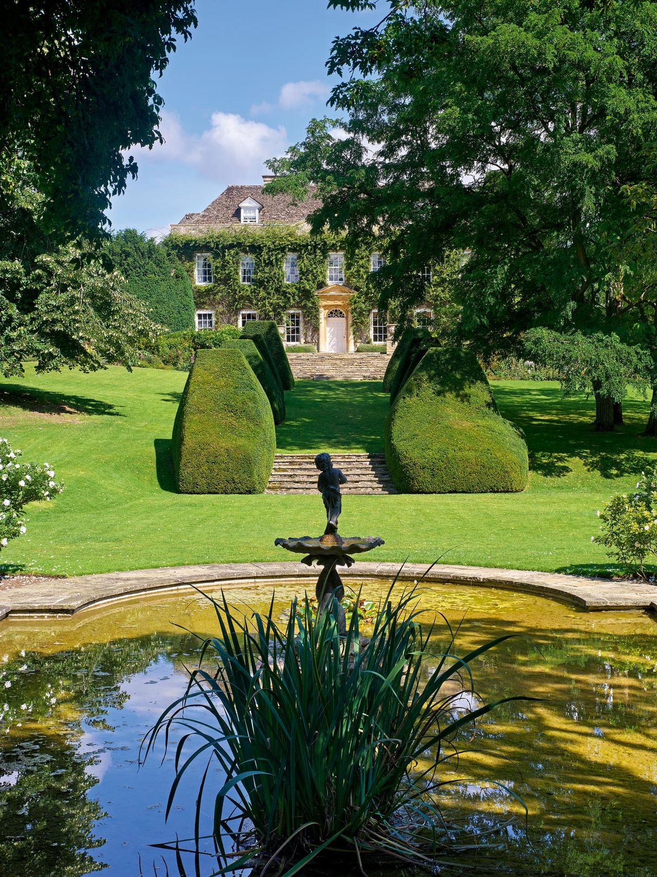 Georgian architecture, as exemplified here by Cornwell Manor, is perennially popular.