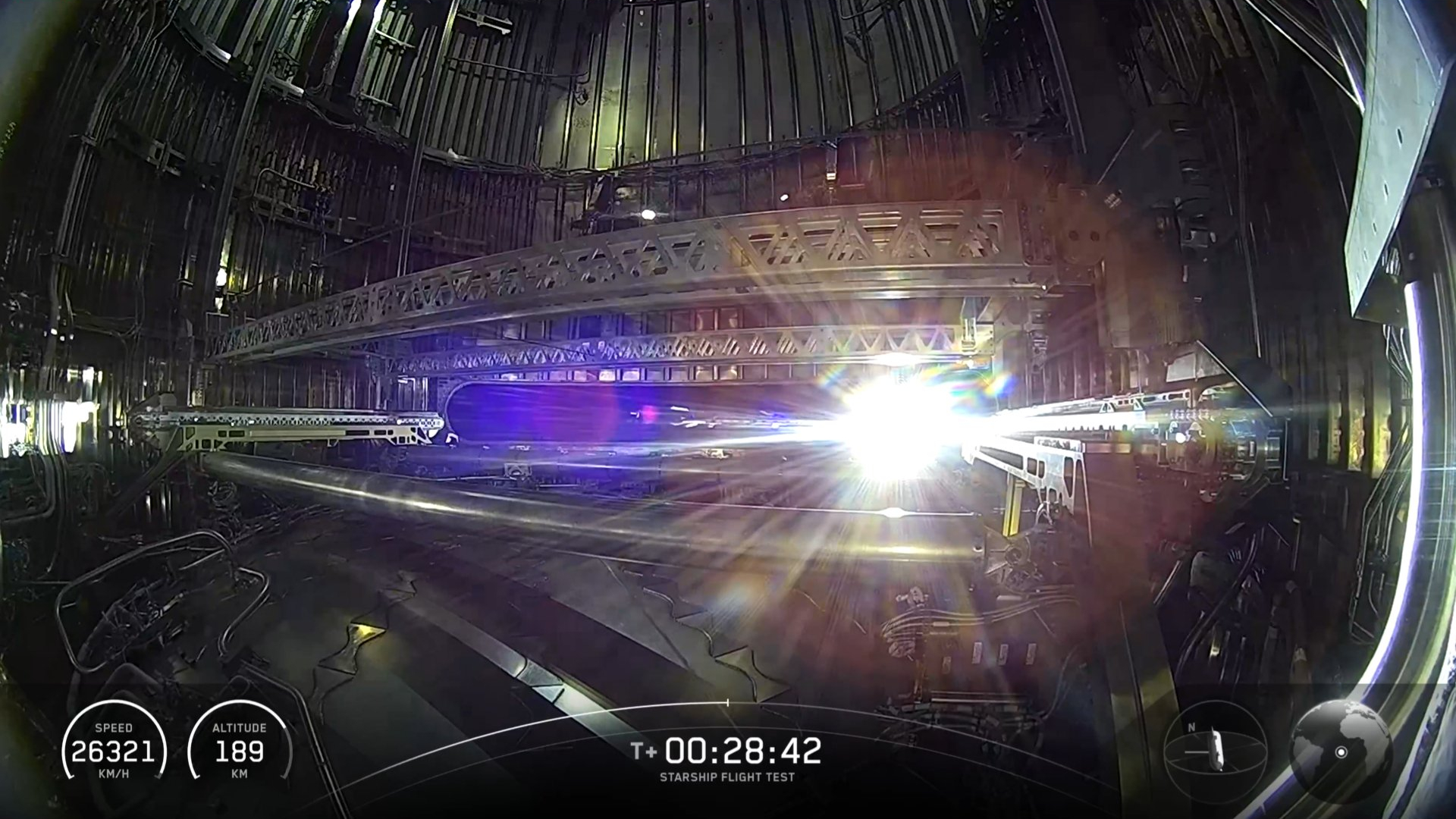 A visão de dentro do compartimento de carga da Starship V3 quando o último satélite virtual Starlink foi lançado e, em seguida, acendeu a lanterna para gravar imagens da Starship no espaço.