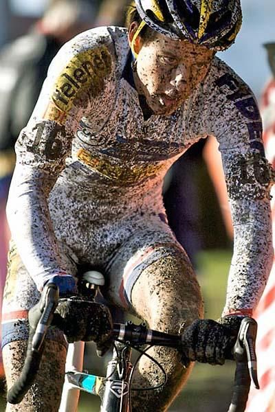 Tom Meeusen (Telenet Fidea) on his way to winning a muddy World Cup round in Roubaix.