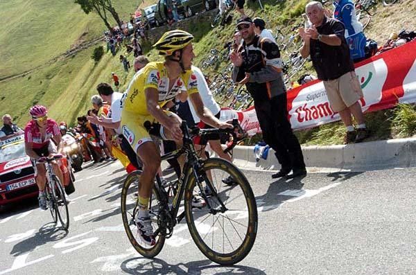 Kirchen chases Cobo.