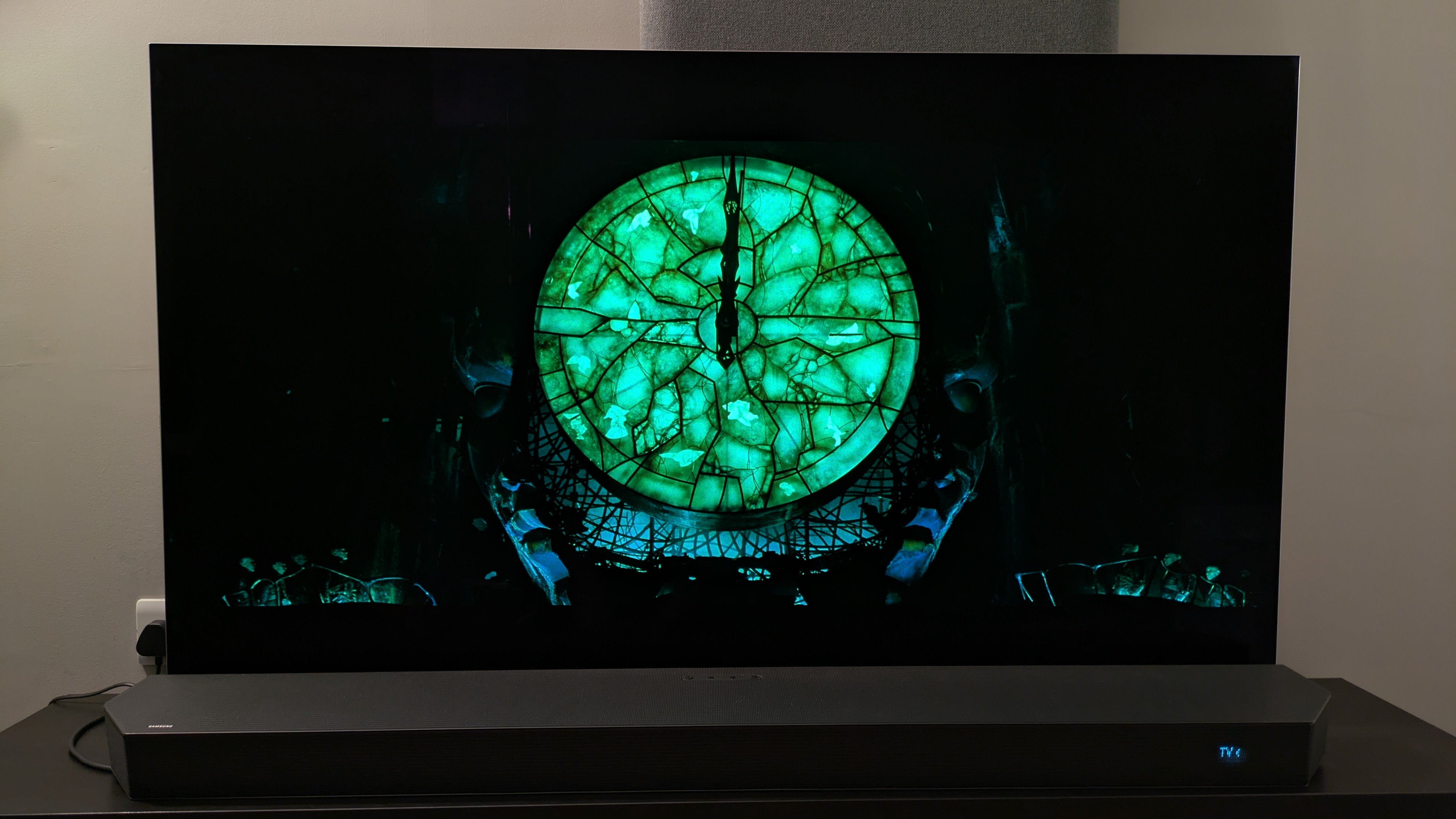 Dark City 4K Blu-ray clock officer on LG G5