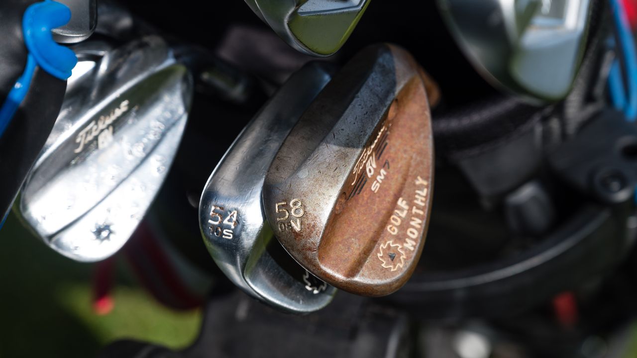 Golf wedges in a golf bag